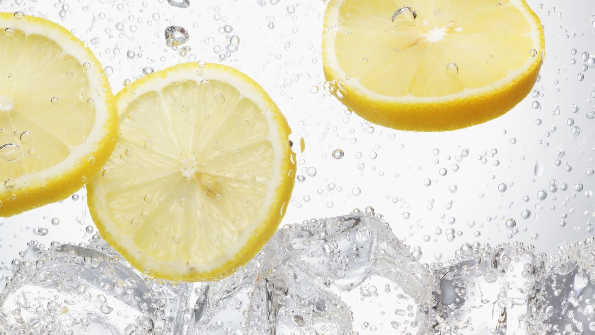 lemons in water 